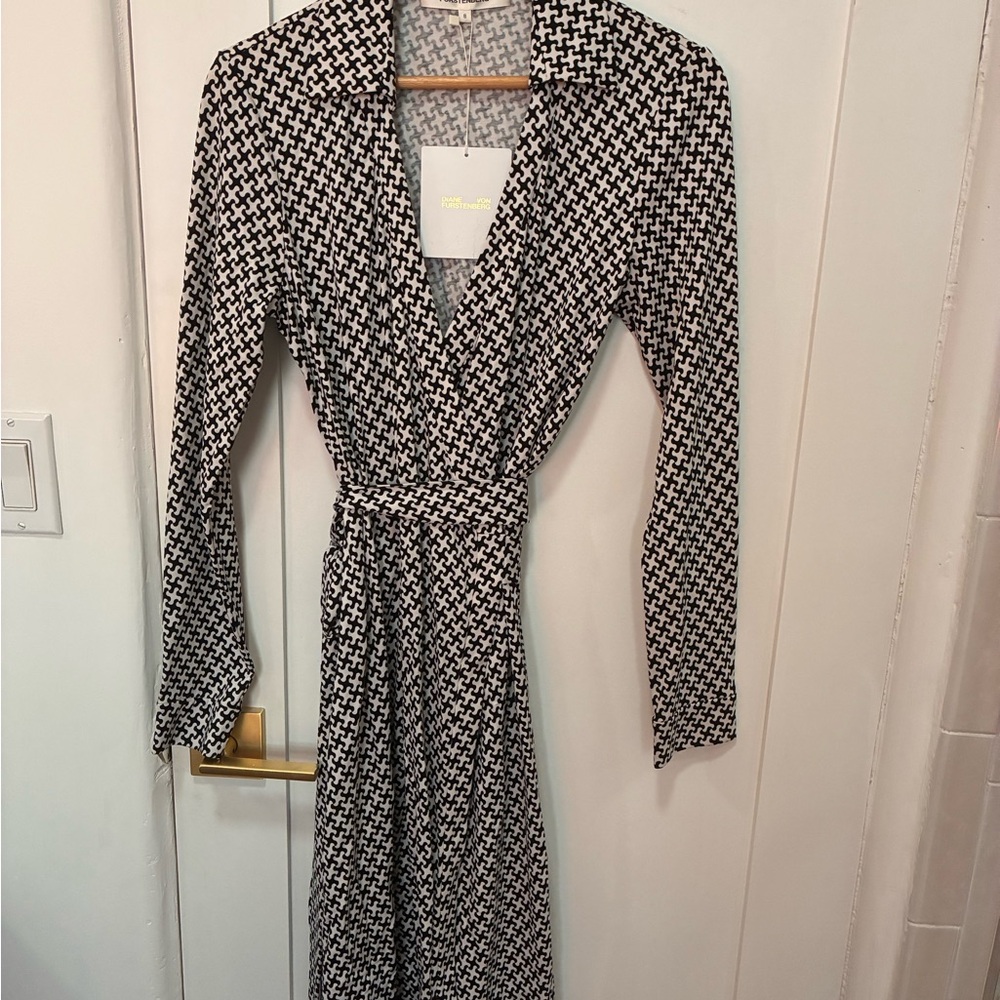 Diane Von Furstenberg Black and White Long Sleeve Wrap Dress - Picture 2 of 6